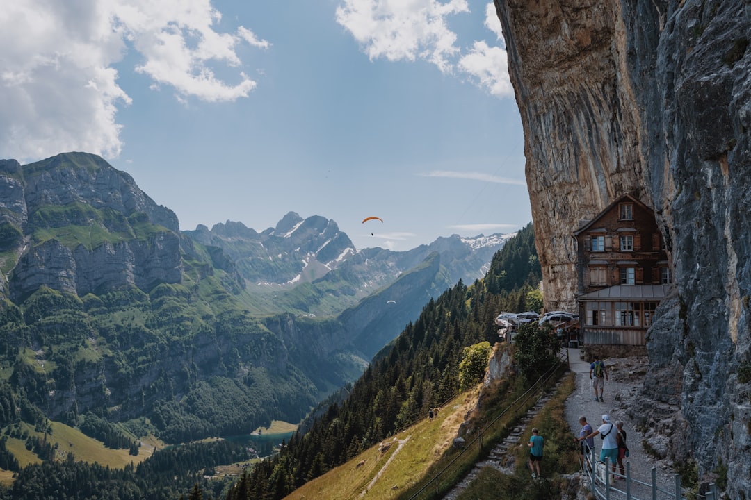 découvrez nos charmantes guesthouses, parfaites pour un séjour relaxant. profitez d'un accueil chaleureux, de services personnalisés et de l'atmosphère conviviale de nos établissements pour des vacances inoubliables.